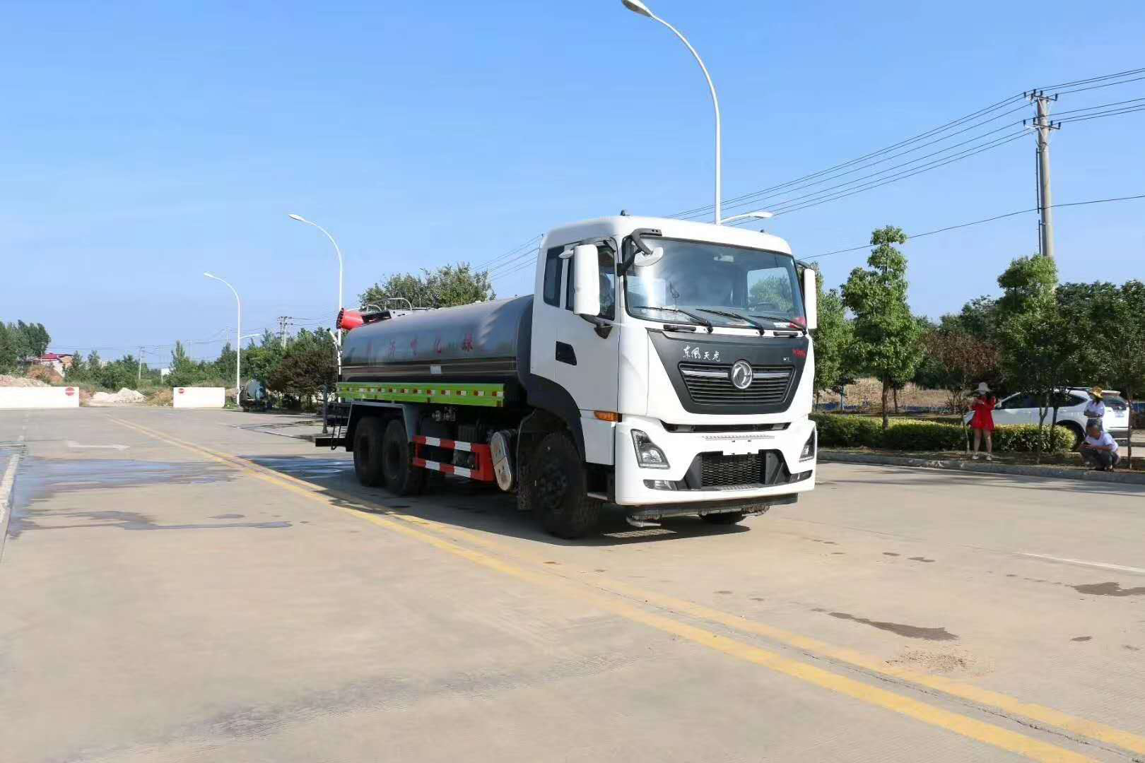 东风天龙KL洒水车/20方